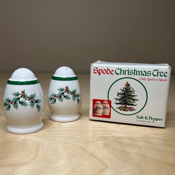 Vintage Spode Salt and Pepper Shaker Set in Christmas Tree Pattern - Picture 2 of 7
